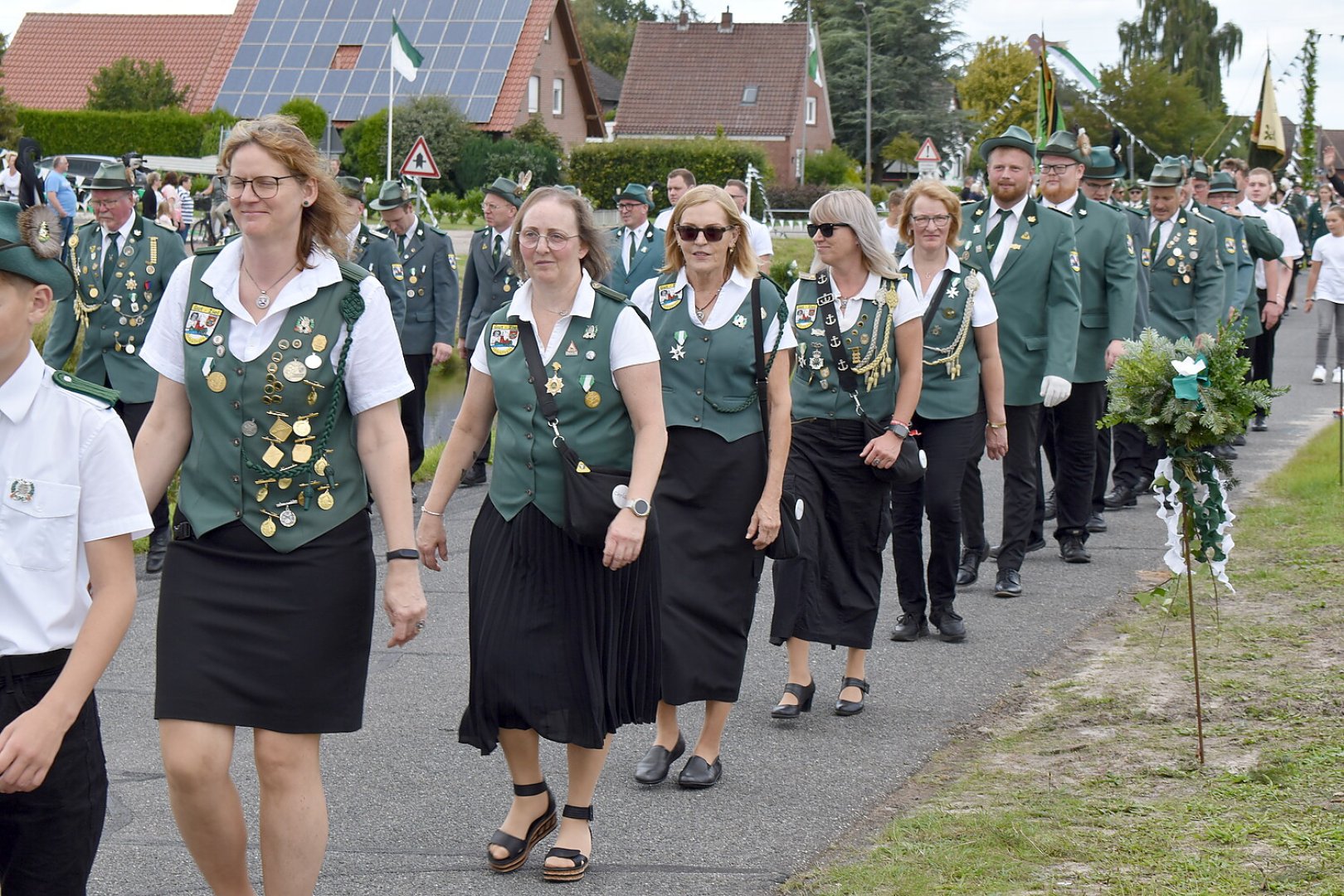 Der Schützenfest-Sonntag in Ostrhauderfehn - Bild 26