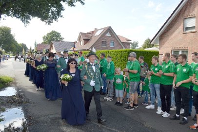 Völlenerkönigsfehner feierten ihr Schützenfest - Bild 11