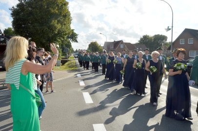 Völlenerkönigsfehner feierten ihr Schützenfest - Bild 49