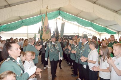 Völlenerkönigsfehner feierten ihr Schützenfest - Bild 70