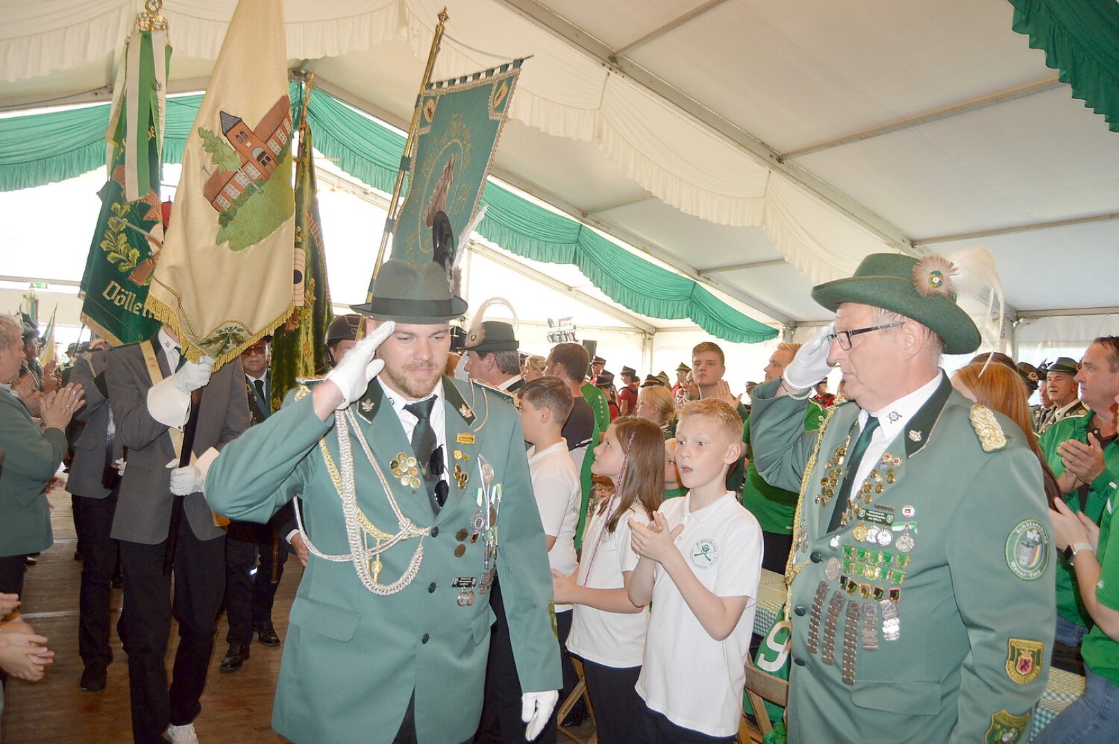 Völlenerkönigsfehner feierten ihr Schützenfest - Bild 71