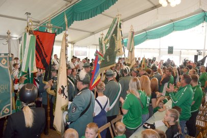 Völlenerkönigsfehner feierten ihr Schützenfest - Bild 72