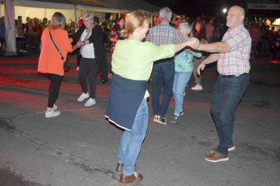 Gute Stimmung bei Oldie-Fete in Langholt - Bild 3