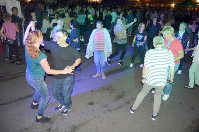 Gute Stimmung bei Oldie-Fete in Langholt - Bild 10