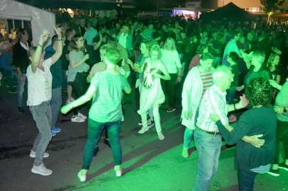 Gute Stimmung bei Oldie-Fete in Langholt - Bild 15