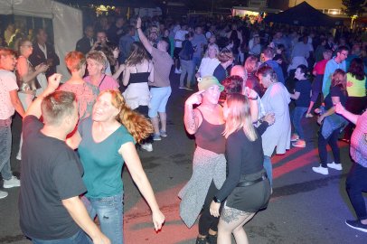 Gute Stimmung bei Oldie-Fete in Langholt - Bild 18