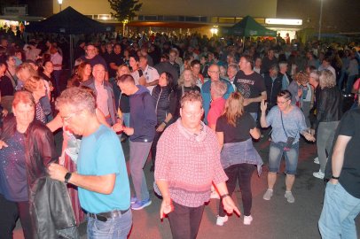 Gute Stimmung bei Oldie-Fete in Langholt - Bild 27