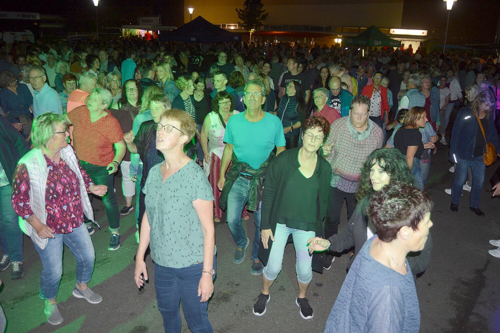 Gute Stimmung bei Oldie-Fete in Langholt - Bild 28