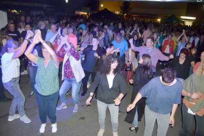 Gute Stimmung bei Oldie-Fete in Langholt - Bild 35