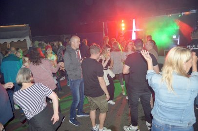 Gute Stimmung bei Oldie-Fete in Langholt - Bild 43