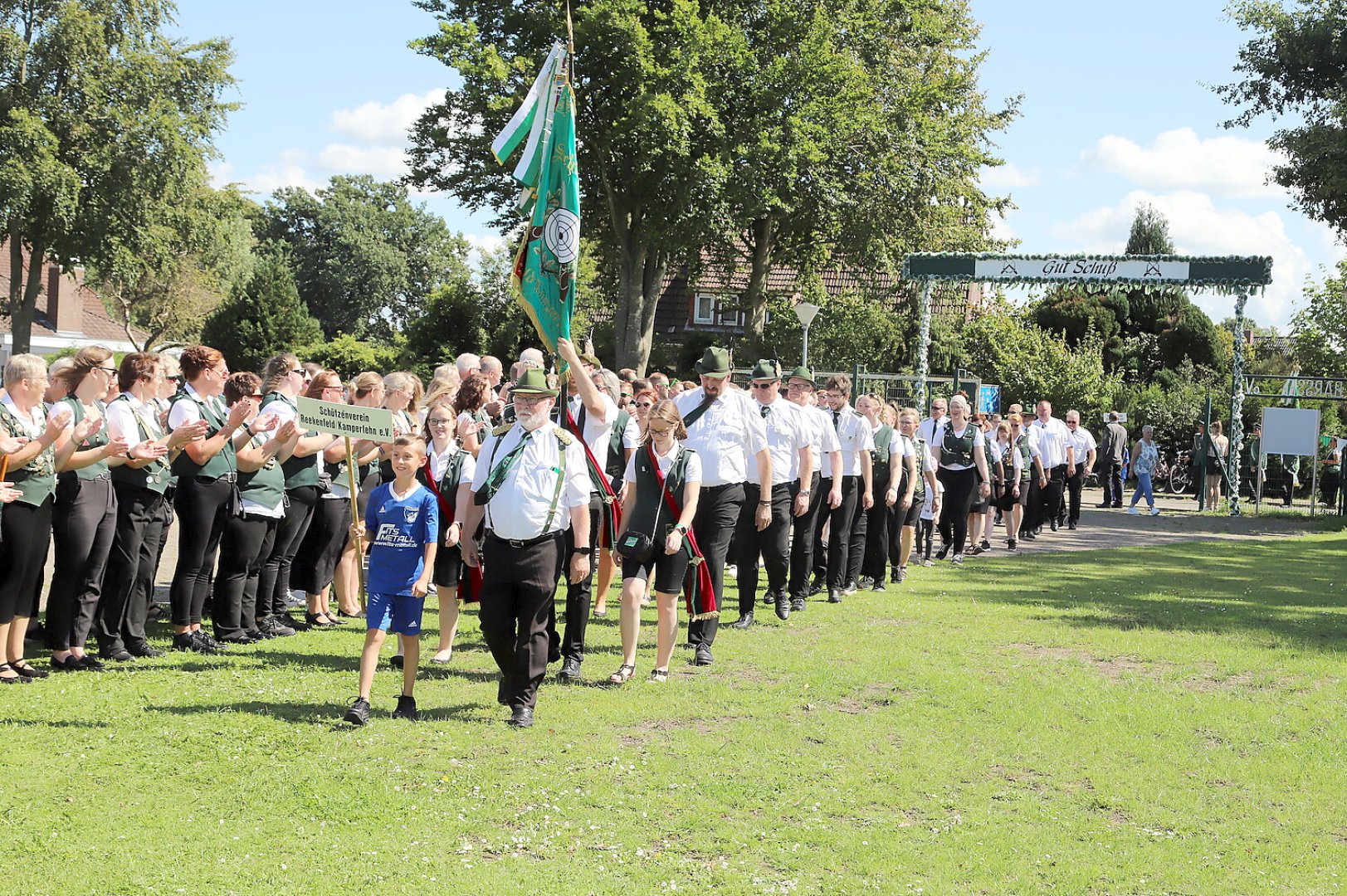 Neuland feiert großes Schützenfest - Bild 1