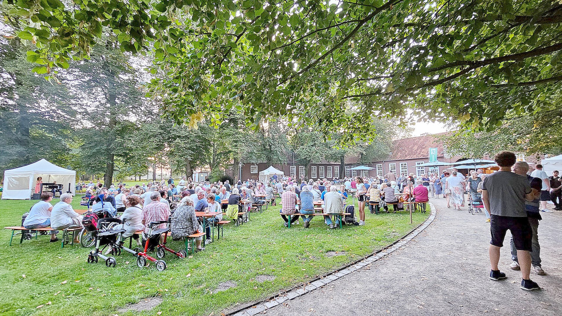 Lüch un Spööl im Leeraner Evenburg-Park - Bild 17