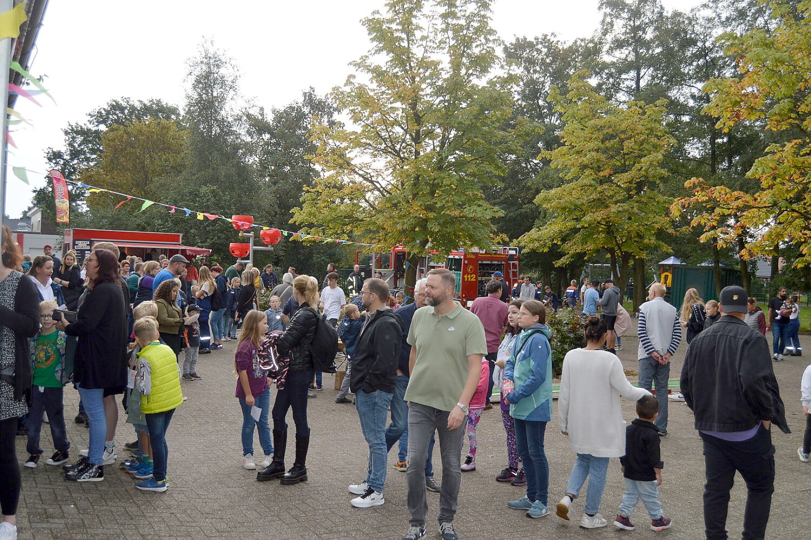 Hunderte Besucher beim Schulfest in Flachsmeer - Bild 1