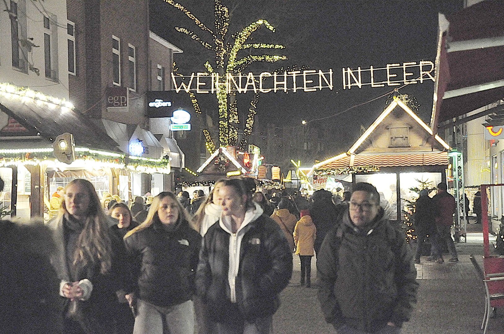 Der Weihnachtsmarkt in Leer am ersten Adventswochenende - Bild 1