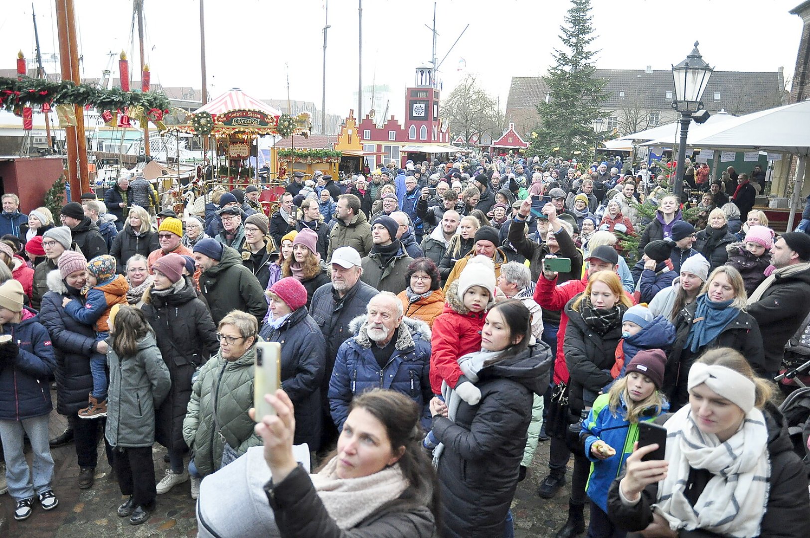 Der Weihnachtsmarkt in Leer am ersten Adventswochenende - Bild 3