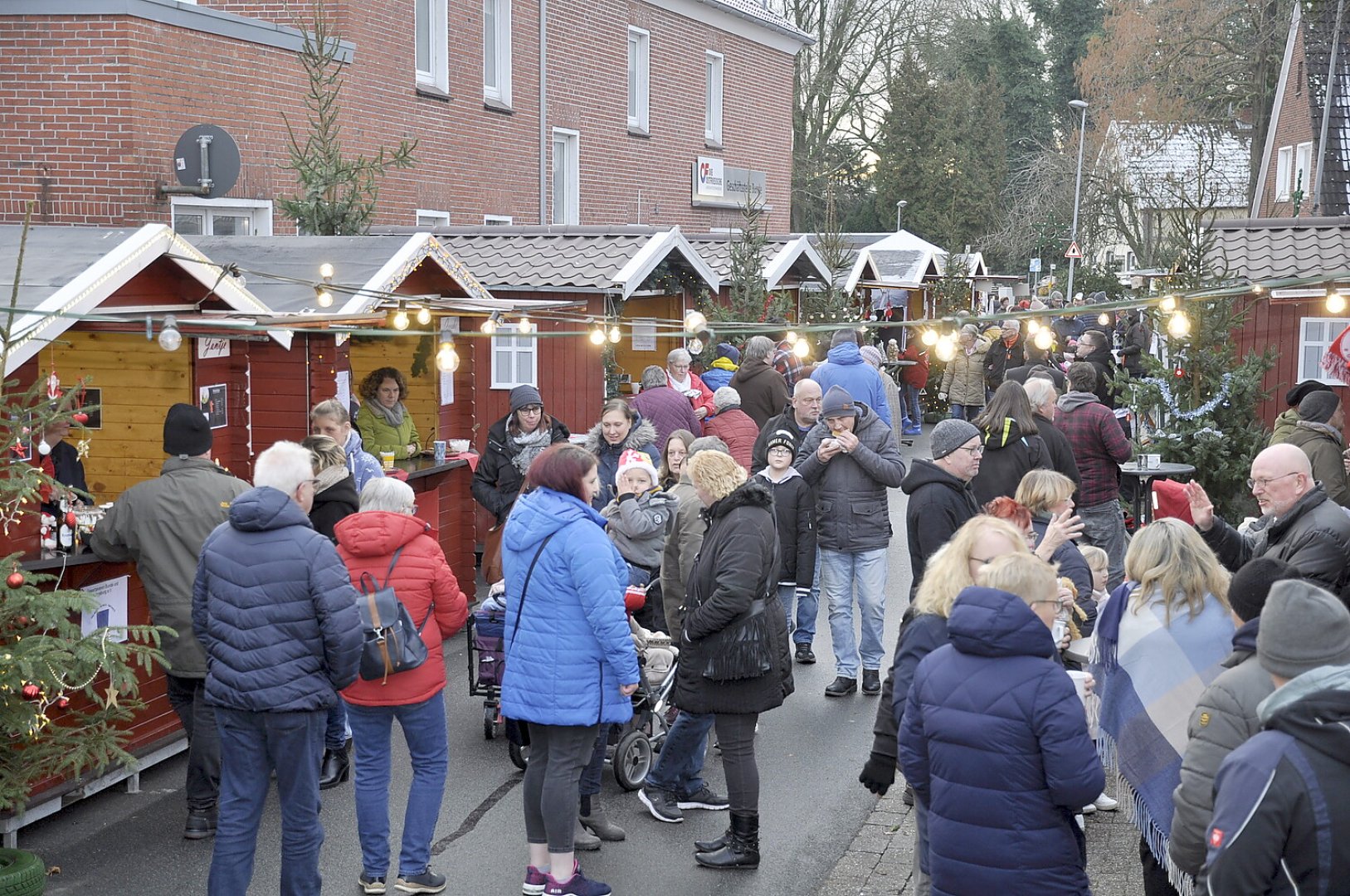 Weihnachtsmarkt in Bunde - Bild 1