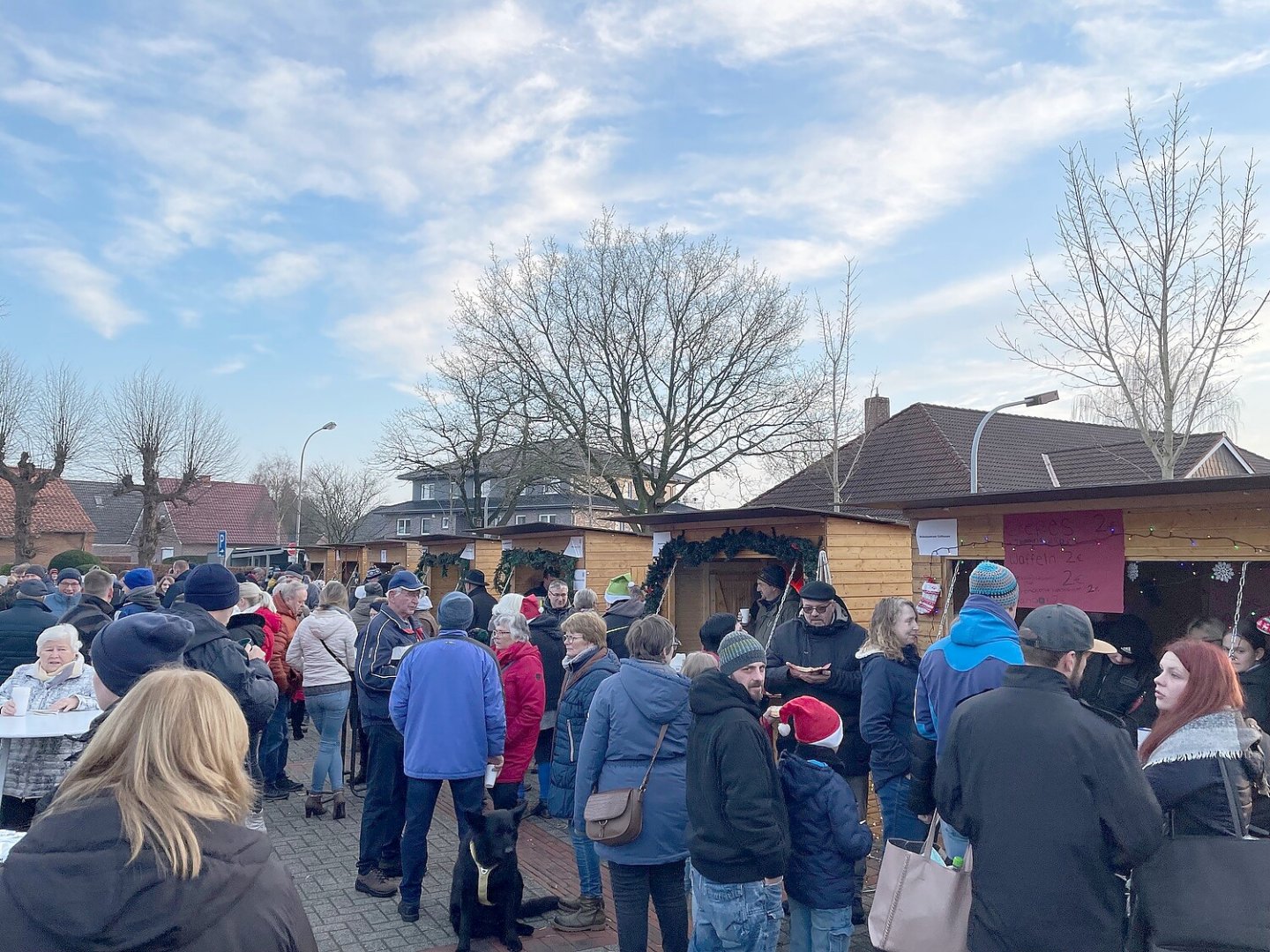 Weihnachtsmarkt Ihrhove gut besucht - Bild 1