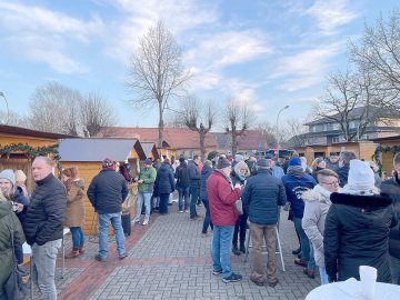 Weihnachtsmarkt Ihrhove gut besucht - Bild 18