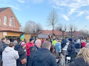 Weihnachtsmarkt Ihrhove gut besucht - Bild 19