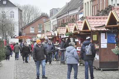 Adventsmarkt Weener am Alten Hafen mit Lichterglanz - Bild 2