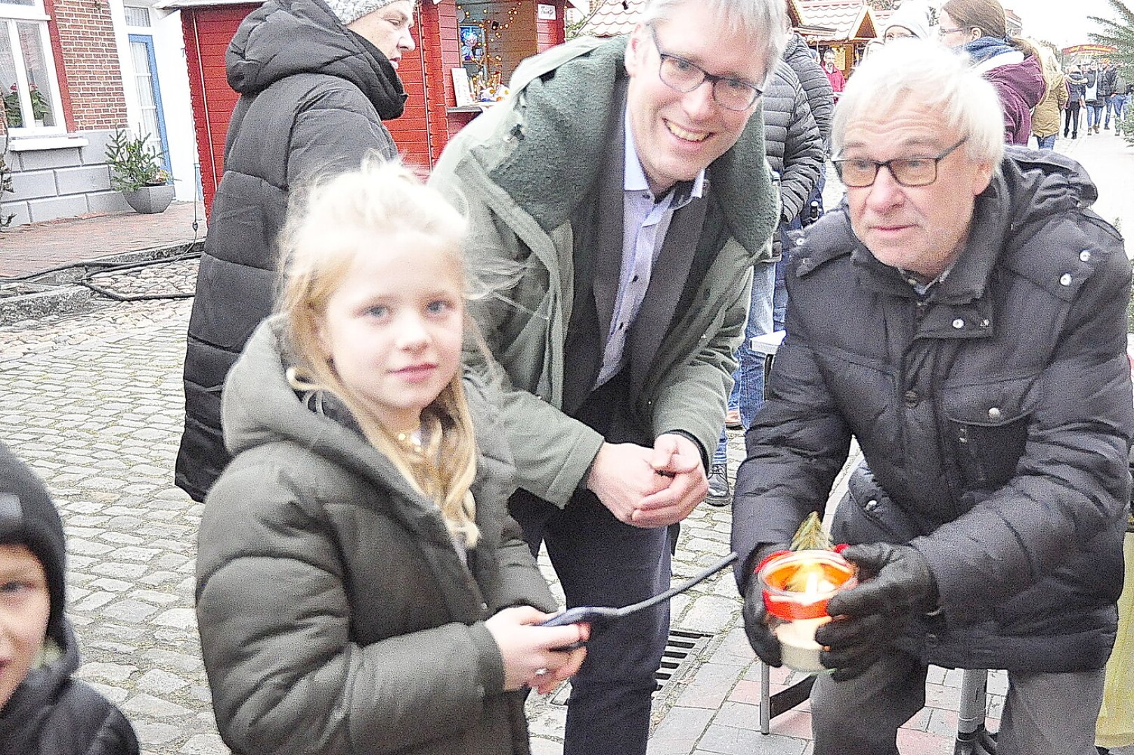 Adventsmarkt Weener am Alten Hafen mit Lichterglanz - Bild 3