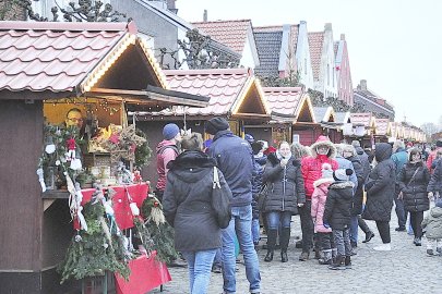 Adventsmarkt Weener am Alten Hafen mit Lichterglanz - Bild 5