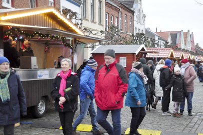 Adventsmarkt Weener am Alten Hafen mit Lichterglanz - Bild 7