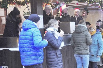 Adventsmarkt Weener am Alten Hafen mit Lichterglanz - Bild 8