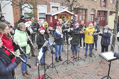 Adventsmarkt Weener am Alten Hafen mit Lichterglanz - Bild 10