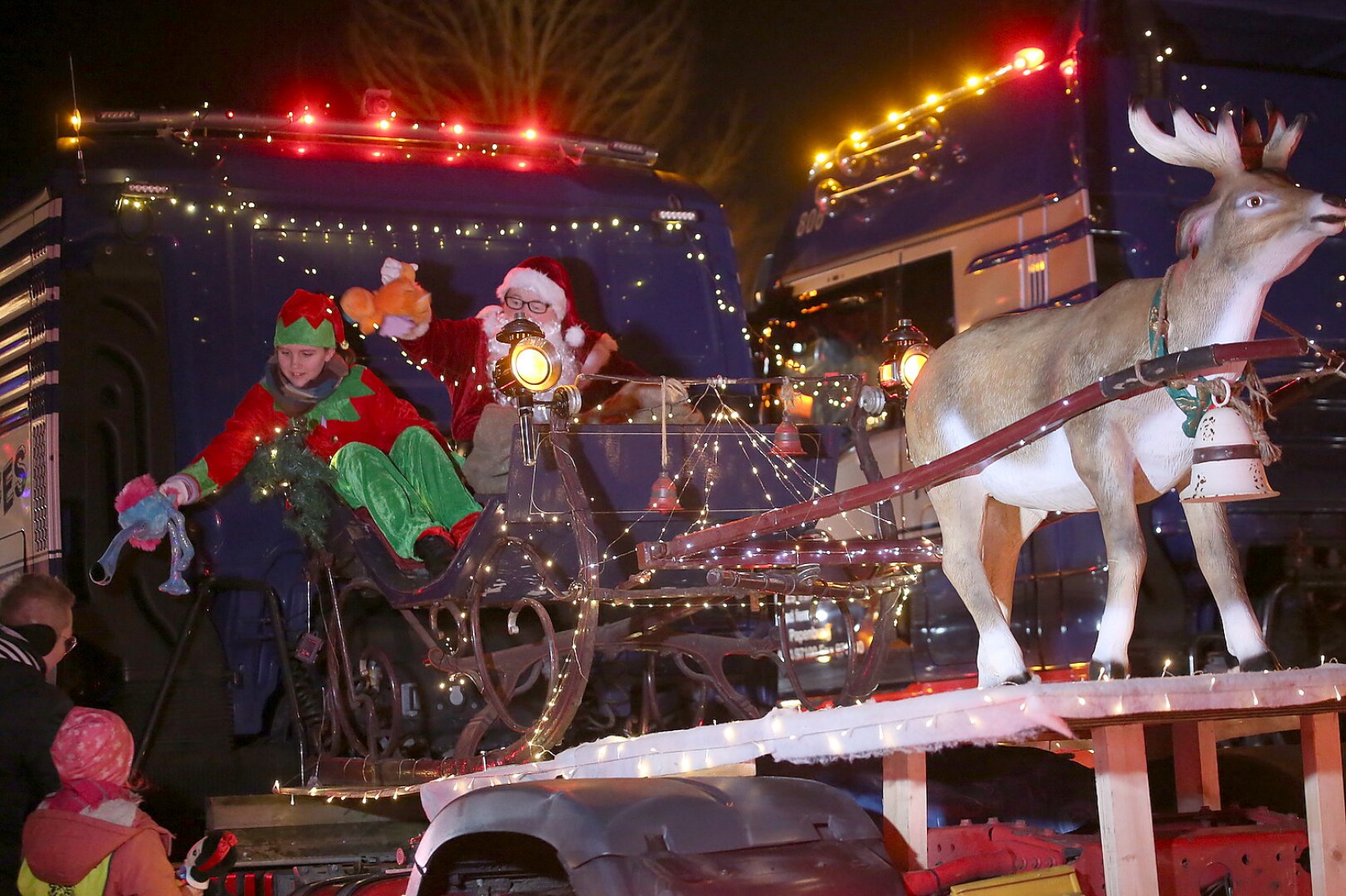 Festlicher Weihnachtskonvoi in Weener - Bild 1