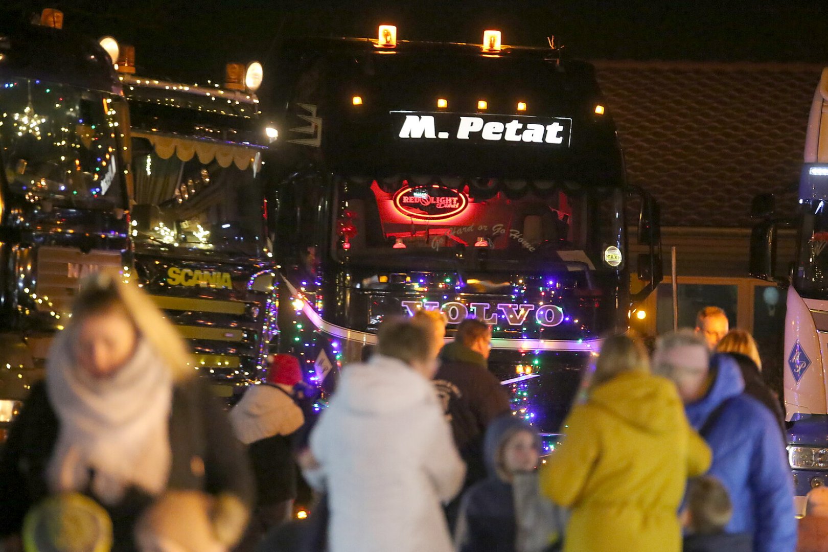 Festlicher Weihnachtskonvoi in Weener - Bild 6