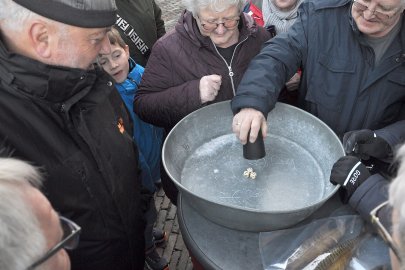 Beim Weihnachtsmarkt in Ditzum war viel los  - Bild 3