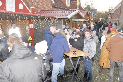 Beim Weihnachtsmarkt in Ditzum war viel los  - Bild 4