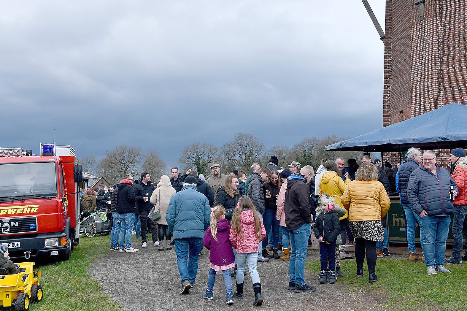 Wieder Karbidschießen in Holtland  - Bild 1