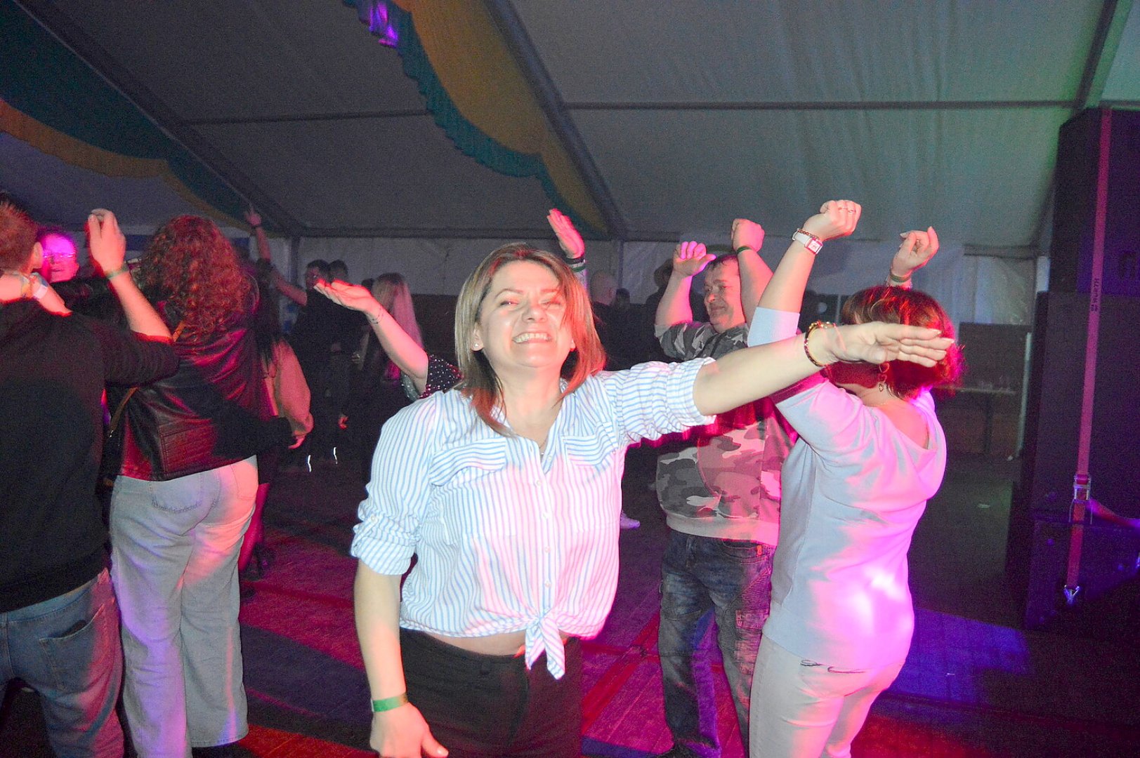 Gute Stimmung bei Hektarparty in Bockhorst - Bild 3