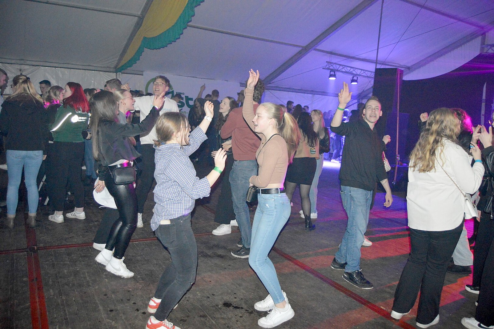 Gute Stimmung bei Hektarparty in Bockhorst - Bild 28