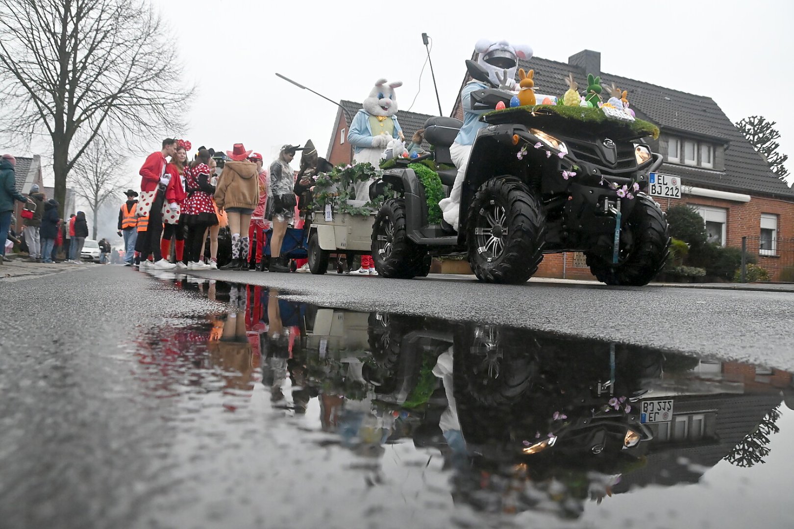 Papenburger Narren trotzen dem Nieselregen - Bild 1