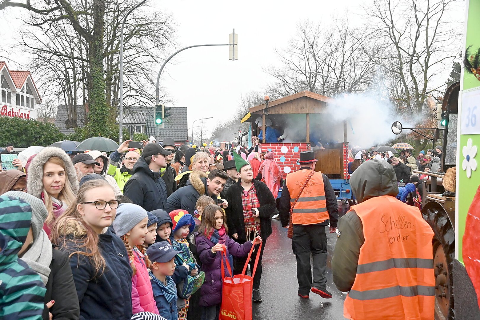 Papenburger Narren trotzen dem Nieselregen - Bild 10