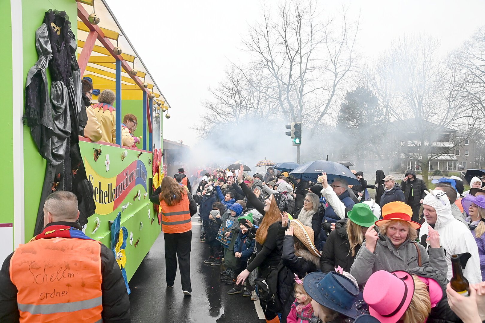 Papenburger Narren trotzen dem Nieselregen - Bild 11