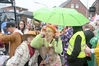 Papenburger Narren trotzen dem Nieselregen - Bild 20