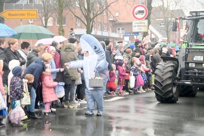 Papenburger Narren trotzen dem Nieselregen - Bild 30