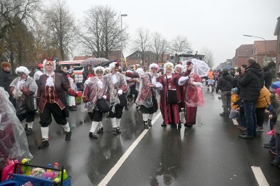 Papenburger Narren trotzen dem Nieselregen - Bild 32