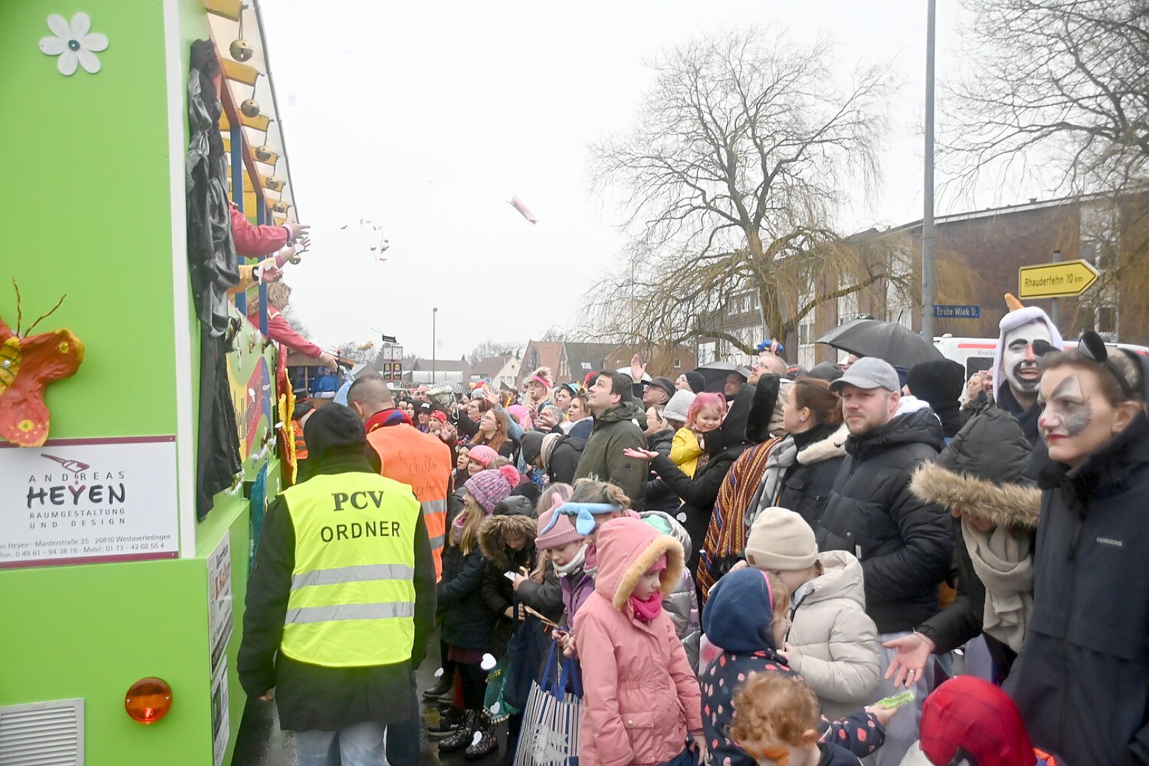 Papenburger Narren trotzen dem Nieselregen - Bild 38