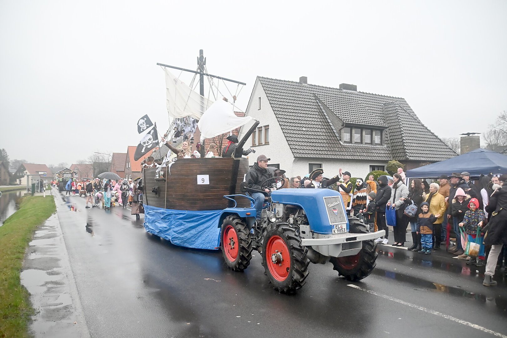 Papenburger Narren trotzen dem Nieselregen - Bild 44