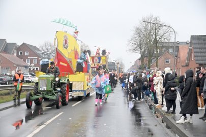 Papenburger Narren trotzen dem Nieselregen - Bild 47