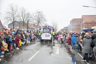 Papenburger Narren trotzen dem Nieselregen - Bild 50