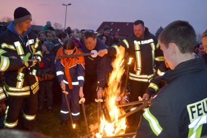 Osterfeuer in Flachsmeer - Bild 5