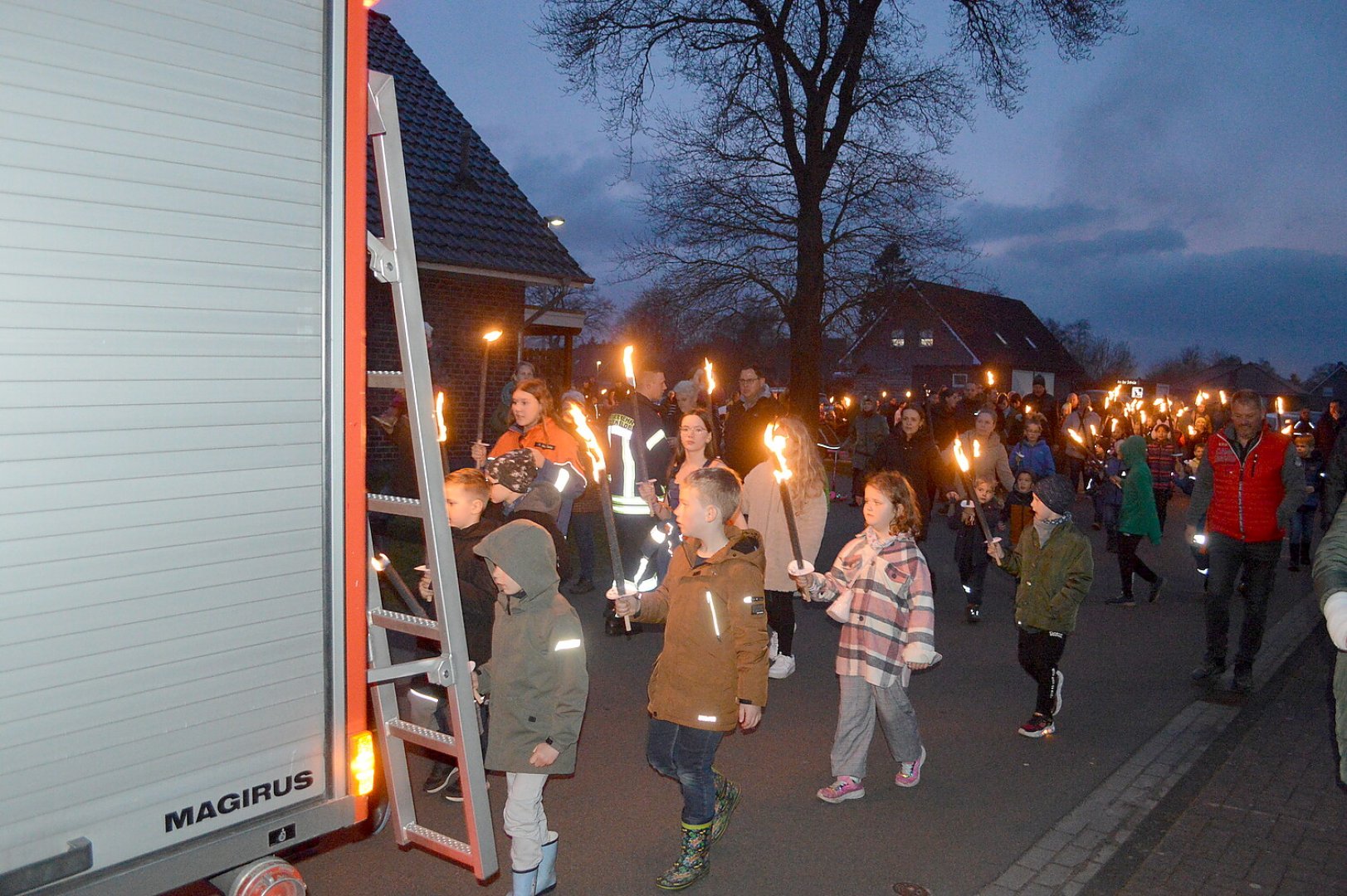 Osterfeuer in Flachsmeer - Bild 9