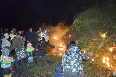 Osterfeuer in Flachsmeer - Bild 12