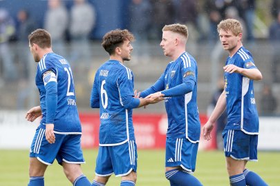 Kickers Emden gewinnt 4:0 gegen Rotenburger SV - Bild 11